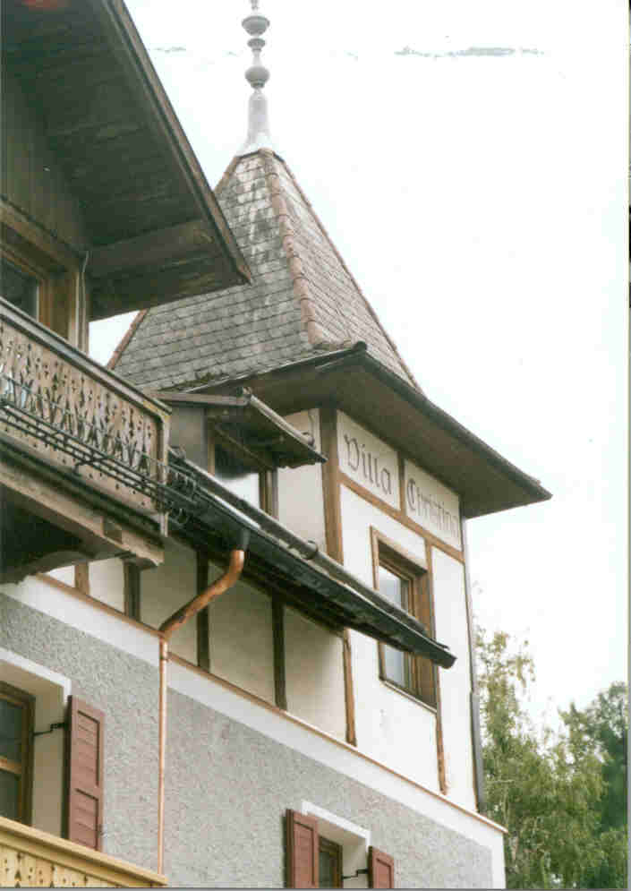 Der alte Turm der Villa Christina